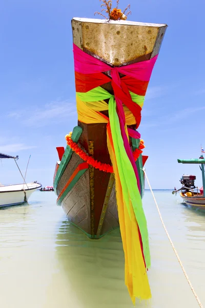 Kho tao bay su pirogue ve Güney ch Tayland'da ise — Stok fotoğraf