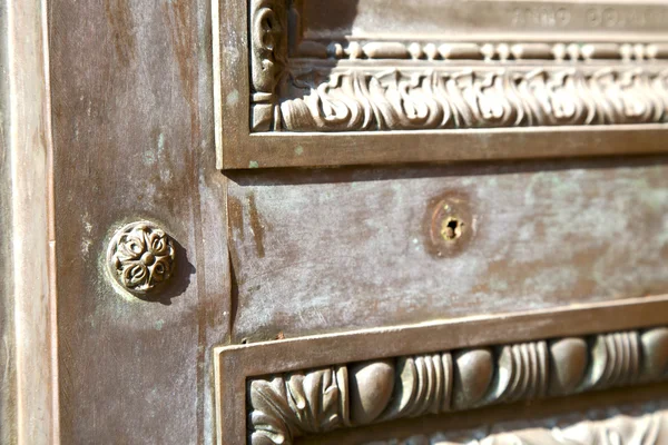 Busto paslı pirinç kahverengi tokmağı ahşap İtalya Lombardiya 