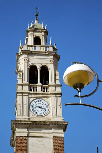 Busto arsizio staré abstrakt v Itálii street lamp — Stock fotografie