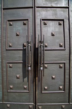 Ferrara soyut bir kapı çinilerini ahşap İtalya lombardy kapalı 