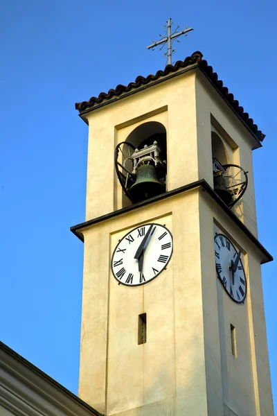 Solbiate olona und Kirchturmglocke sonniger Tag — Stockfoto