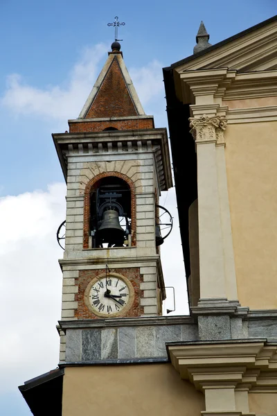Somma lombardo vecchia chiesa astratta campanile giornata di sole — Foto Stock