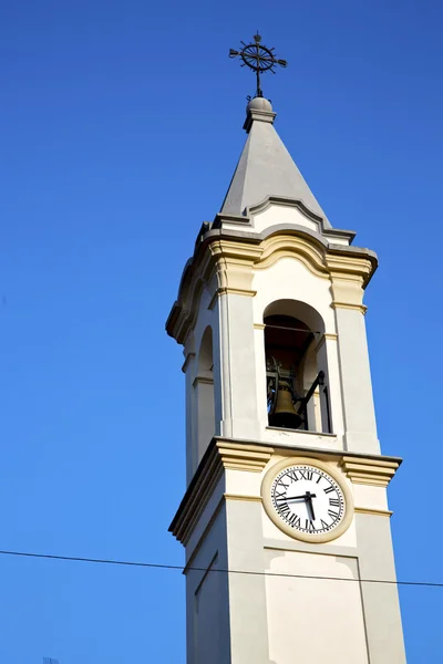 In gorla vecchio astratto italia il muro e la torre della chiesa — Foto Stock