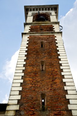 Somma lombardo eski bir duvar ve kilise bell güneşli da kule