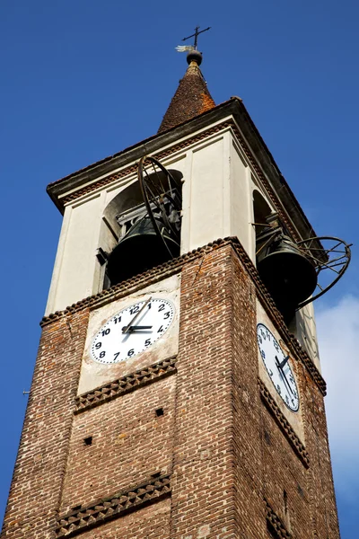 En mozzate viejo italia la pared y torre de la iglesia campana sol — Foto de Stock