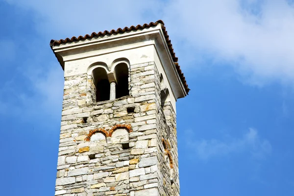 Στο varano borghi παλαιός Πύργος αφηρημένη κουδούνι ηλιόλουστη ημέρα — Φωτογραφία Αρχείου