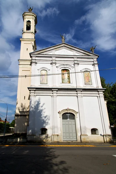 Na igreja velha legnano calçada fechada itália lombardia — Fotografia de Stock