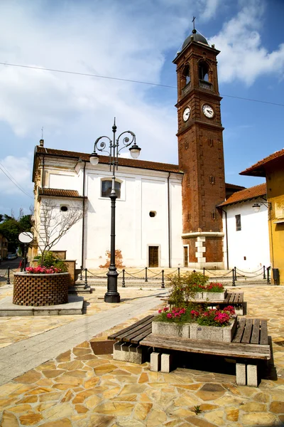 Santo antonino eski kilise kapalı tuğla kule sidewal içinde — Stok fotoğraf