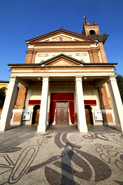 Parabiago ve starém kostele uzavřeno cihlová věž chodníku ital — Stock fotografie