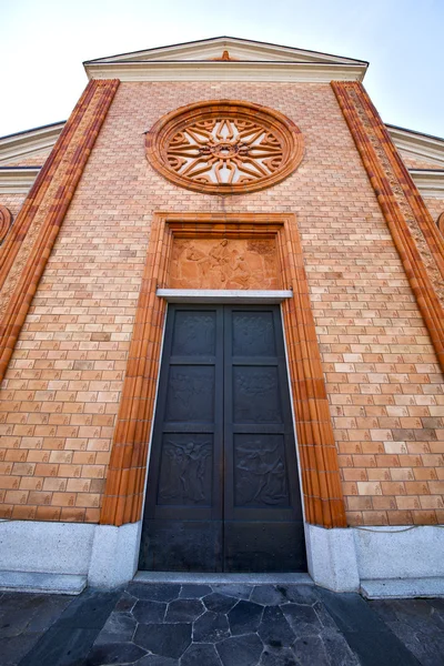 Church  in  the vergiate old   closed — Stock Photo, Image