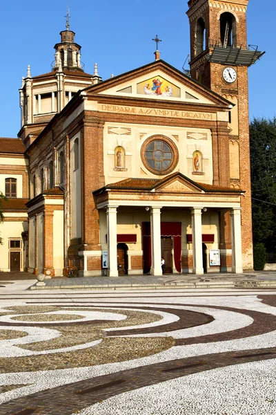 In der Parabiago alten Kirche geschlossen Ziegelturm Bürgersteig ital — Stockfoto