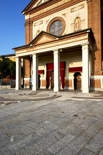 Iglesia en la acera parabiago italia lombardía — Foto de Stock