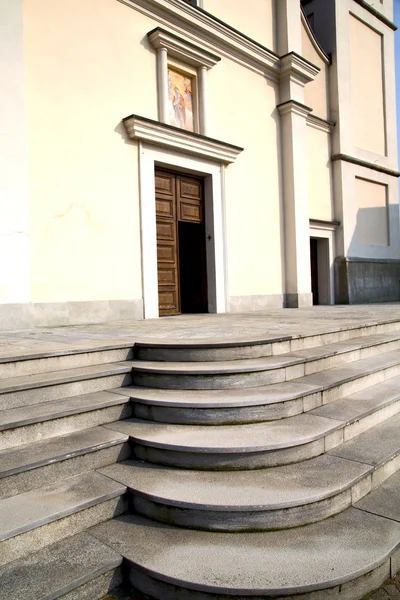 Lombardije in de oude cadrezzate kerk stoep Italië — Stockfoto