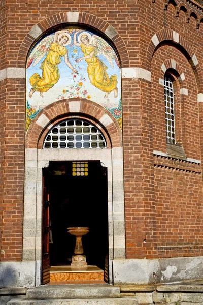 Itálie Lombardie v kostele legnano uzavřeny cihlové ste — Stock fotografie