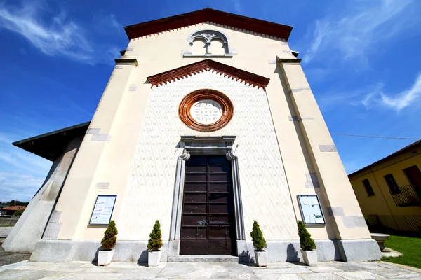 Lombardía en la iglesia crugnola cerrada torre de ladrillo sidew — Foto de Stock