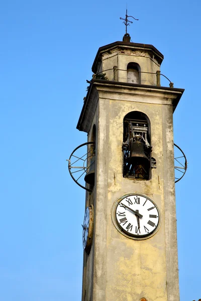 Brebbia eski abstrac l ve kilise kule güneşli gün çan — Stok fotoğraf