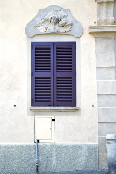 Graue Fenster Jerago Paläste blind im Betonklotz — Stockfoto