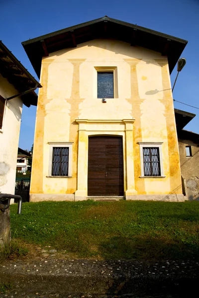 Italia lombarda nella barzola vecchia chiesa chiusa in mattoni — Foto Stock