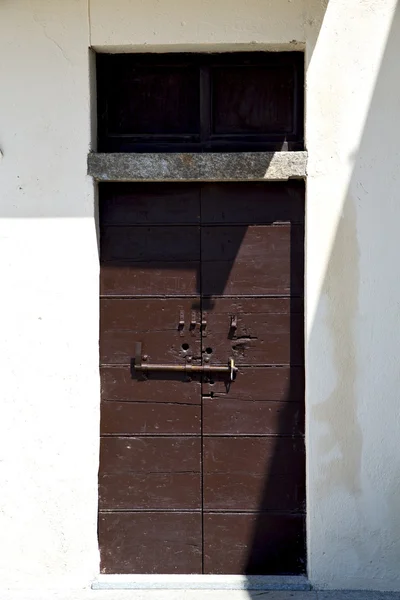 Italia lombardía en el asediado viejo ladrillo de la iglesia —  Fotos de Stock