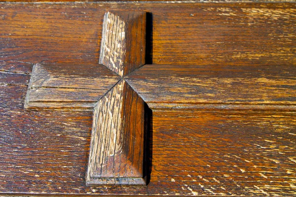 Lombardia italia croce castellanza legno chiuso — Foto Stock
