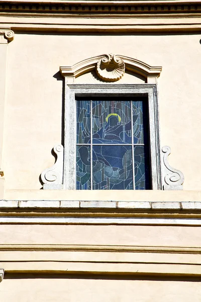 Rose window  italy  lombardy     in  the   campo    closed brick — Stock Photo, Image