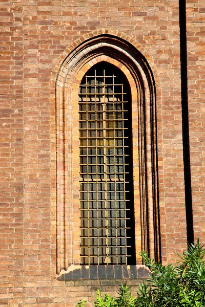 Rose window Italië Lombardije in de castellanza oude chur — Stockfoto