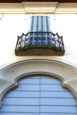 Kapı Avrupa Lombardiya milano eski penceresinde kahverengi