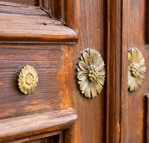 Astratto chiuso porta in legno crenna gallarate varese italia — Foto Stock