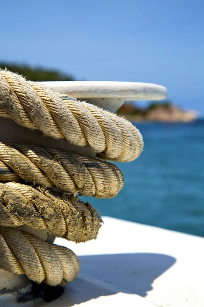 Azië in de kho tao baai eiland witte schip touw en Zuid-anch — Stockfoto