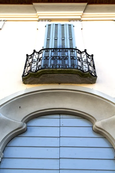 브라운 문 유럽 롬바르디아 밀라노 오래 된 창에서 — 스톡 사진
