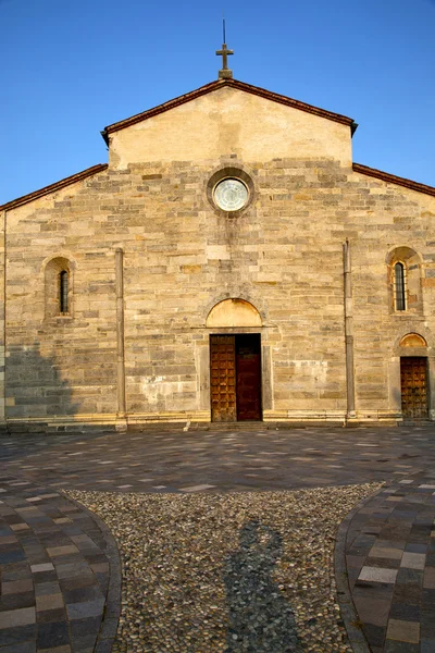 Italia lombardía en la antigua iglesia brebbia paso cerrado — Foto de Stock