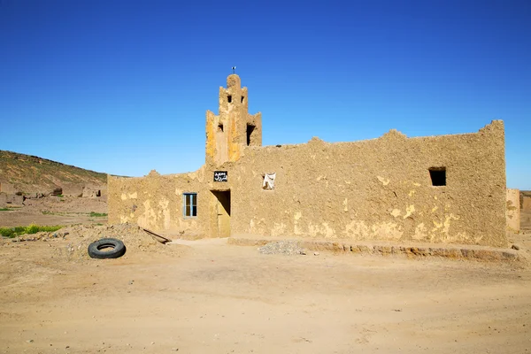 Vieille construction brune en afrique marocaine et ciel près — Photo
