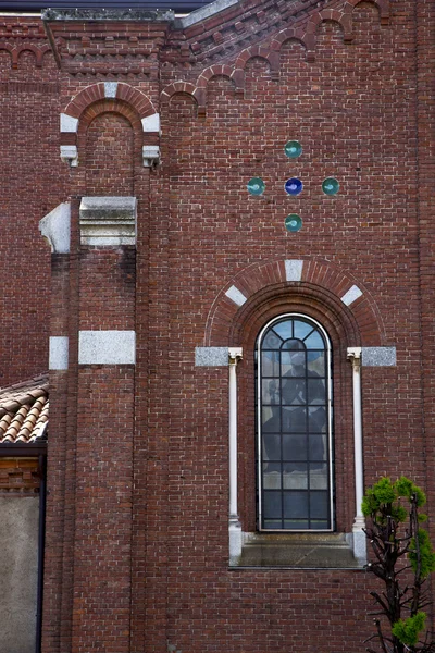 Rose window  italy  lombardy     in  the   campo     closed bric — Stock Photo, Image