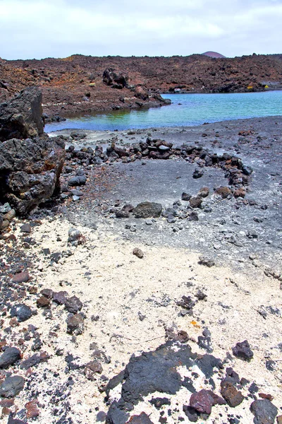 Hervideros bílé pobřeží lanzarote vody a v létě — Stock fotografie