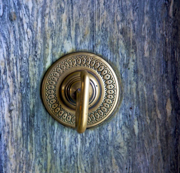 Marrón morocco en África la vieja fachada de madera casa y saf oxidado — Foto de Stock