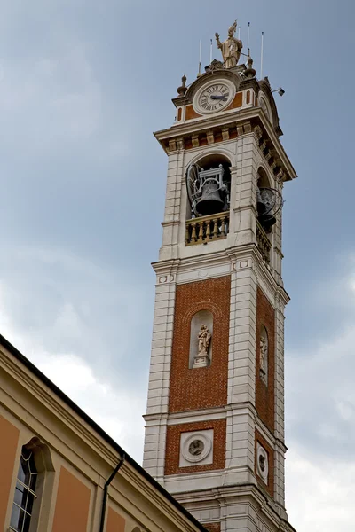 Słoneczny dzień milan stary streszczenie w statua wieża dzwonu — Zdjęcie stockowe