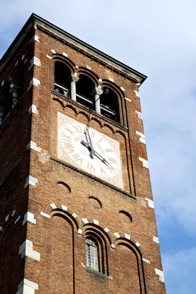 Legnano antiga torre da igreja sino dia ensolarado — Fotografia de Stock