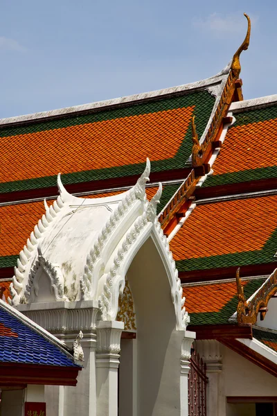 Asia Thailandia in cielo e colori religione mos — Foto Stock