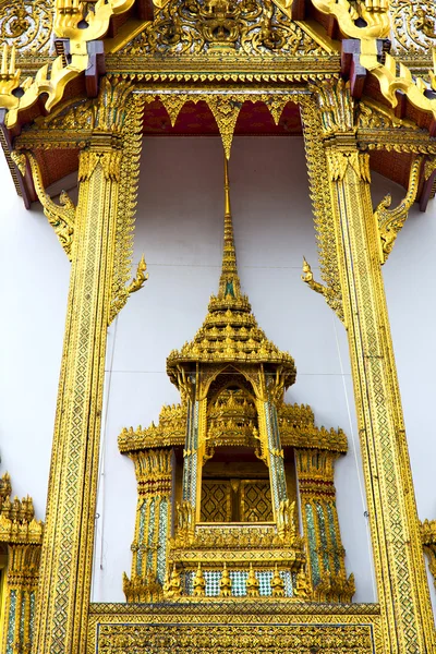 Pavimento no templo de incisão tailandesa de bangkok — Fotografia de Stock