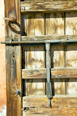 Afrika eski e ev ve güvenli asma kilidi paslı 