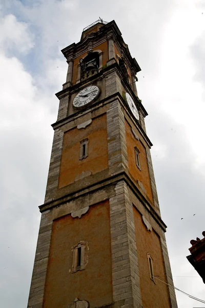 Słoneczny Mediolan stary streszczenie w dzwon Włochy — Zdjęcie stockowe