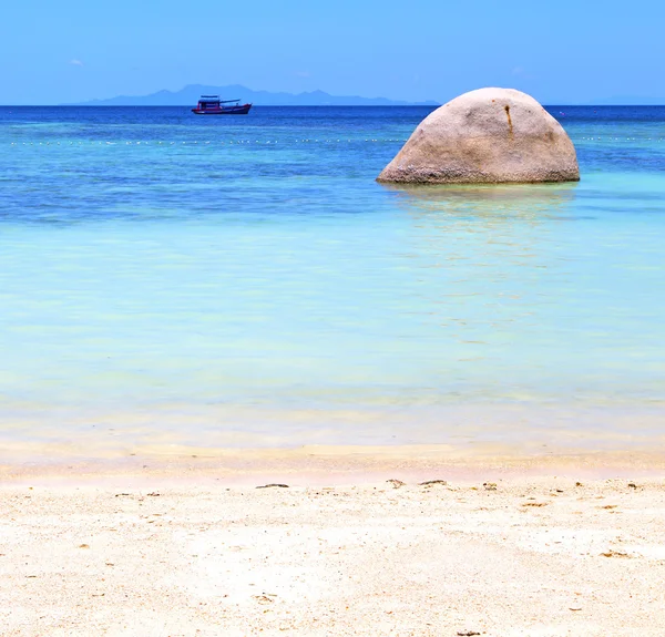 Ásia kho tao baía ilha branca praia rochas pirogue — Fotografia de Stock