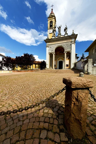 Cairate    the old   church  closed brick — Stock Photo, Image