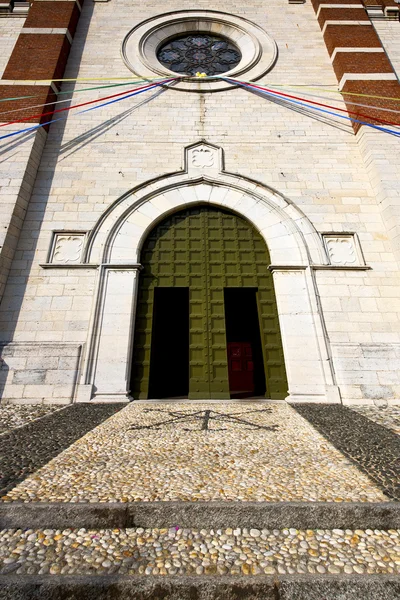 Italia lombardía la iglesia varano borghi ladrillo cerrado — Foto de Stock