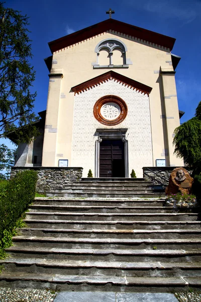 Crugnola eski kilisede Lombardy tuğla kule kapalı — Stok fotoğraf