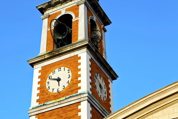 Olgiate olona viejo y torre de la iglesia campana día soleado —  Fotos de Stock