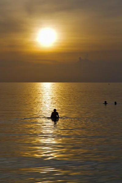 Kho båt och vatten i thailand bay Sydkinesiska havet — Stockfoto