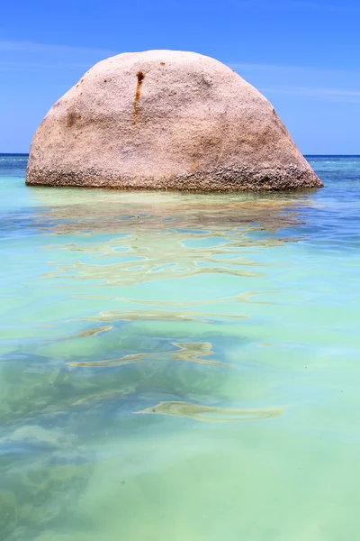 Asie kho tao bay ostrov bílé pláže Jihočínského moře — Stock fotografie