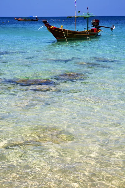 Asia en el kho tao rocas barco tailandia y barbilla sur —  Fotos de Stock