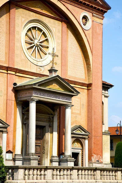 Kerk van de lonate pozzolo oude gesloten baksteen — Stockfoto